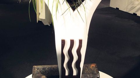 Le concept Luciole a été imaginé par Mélissa Guerry et Flavie Leroux. Il a reçu le prix « Un nouveau regard design sur le végétal », attribué par un jury de professionnels. Étudié pour répondre aux problématiques du milieu urbain, ce bac phosphorescent végétalisé s'installe sur les bouches d'égouts.PHOTO : VALÉRIE VIDRIL