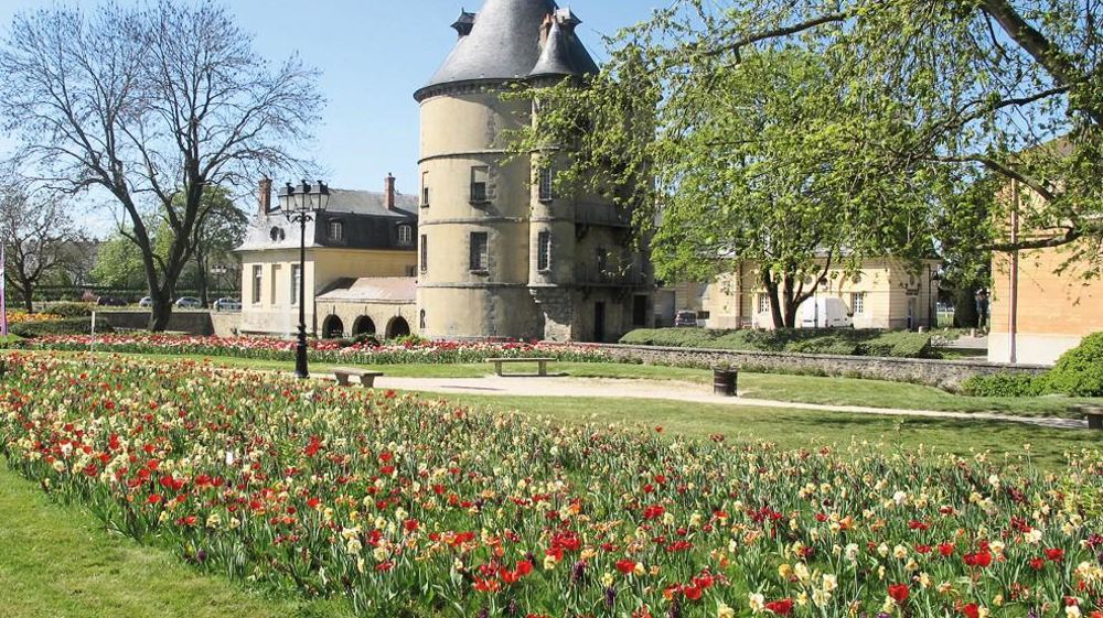 Chaque année, la société Verver organise des fêtes de printemps dans des villes différentes, comme ici à Sainte-Geneviève-des-Bois (91).