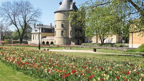 Chaque année, la société Verver organise des fêtes de printemps dans des villes différentes, comme ici à Sainte-Geneviève-des-Bois (91).