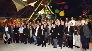 Mi-novembre sur leur stand, les horticulteurs et pépiniéristes de l'Ain ont accueilli leurs « pères ».PHOTO : BERNARD ABDILLA Mi-novembre sur leur stand, les horticulteurs et pépiniéristes de l'Ain ont accueilli leurs « pères ».PHOTO : BERNARD ABDILLA