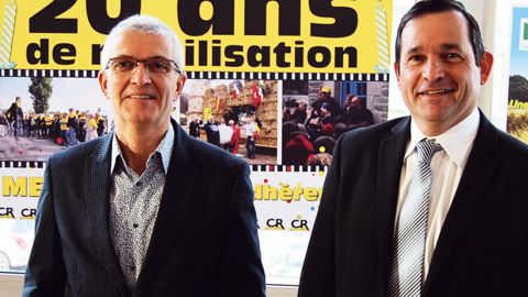 Bernard Lannes, de la Coordination Rurale (à gauche), et Max Bauer, pour l'Uniphor, ont scellé, le 4 décembre, à Saint-Malo leur rapprochement.PHOTO : UNIPHOR