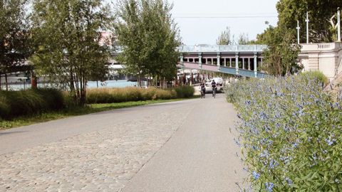 Reconquête des berges du Rhône à Lyon : ce chantier, terminé depuis quelques années, a permis aux habitants de redécouvrir leur fleuve dans un cadre végétalisé.