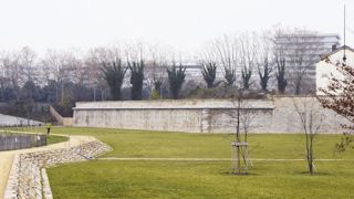 Le parc lyonnais Blandan, aménagé sur le site d'une ancienne caserne militaire de 17 ha, faisait partie des quatre sites jugés représentatifs des différents types de projets urbains incluant des plantations.