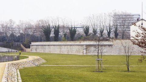 Le parc lyonnais Blandan, aménagé sur le site d'une ancienne caserne militaire de 17 ha, faisait partie des quatre sites jugés représentatifs des différents types de projets urbains incluant des plantations.