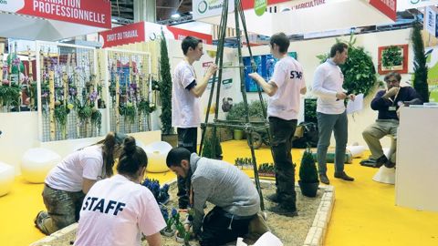 L'équipe de Fénelon, des terminales bac pro en « paysage » ou « gestion des métiers de la nature et de la faune », ont réalisé un « Jardin du souvenir » en hommage aux victimes des attentats du 13 novembre 2015.