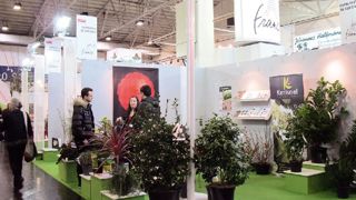 Deux pavillons « France » offrent aux exposants deux espaces bien identifiés : l'un pour la floriculture, l'autre pour la pépinière. Deux pavillons « France » offrent aux exposants deux espaces bien identifiés : l'un pour la floriculture, l'autre pour la pépinière.