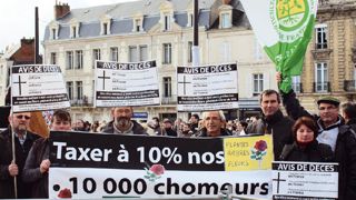 Les horticulteurs de la Sarthe ont défilé le 27 janvier dernier au Mans contre les hausses de TVA successives : sur les plantes, sur les substrats, sur les engrais. Les horticulteurs de la Sarthe ont défilé le 27 janvier dernier au Mans contre les hausses de TVA successives : sur les plantes, sur les substrats, sur les engrais.