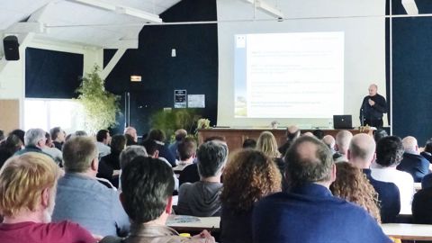 Le programme chargé n'a pas découragé les participants, puisque quelque 170 professionnels - chefs jardiniers, gestionnaires de jardins, paysagistes ou forestiers d'Île-de-France - ont assisté à la quinzaine d'interventions menées au cours de la journée.PHOTO : ÉCOLE DU BREUIL