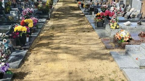 Une allée dégagée de ses plantes dans un cimetière de la ville du Mans (72).PHOTO : PATRICK PLESSIS