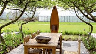 1er. « The SWING® », de Van den Berk (Pays-Bas), un écran solaire composé de platanes ou charmes courbés (diamètre de tronc de 18 à 35 cm), silhouette obtenue après plusieurs années de formation.PHOTO : VAN DEN BERK