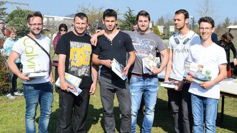 De gauche à droite : Louis Cavet, Gaëtan Fenouil, Théo Karpiel, Mathieu Pauzin, Albin Roux et Théo Scalabrino qui ont remporté le Prix des professionnels.PHOTO : PÔLE TERRE D'HORIZON
