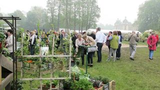 Les Journées des plantes de Chantilly ont accueilli 28 000 personnes sous le soleil malgré la fraîcheur matinale du week-end du 15 mai. Les Journées des plantes de Chantilly ont accueilli 28 000 personnes sous le soleil malgré la fraîcheur matinale du week-end du 15 mai.
