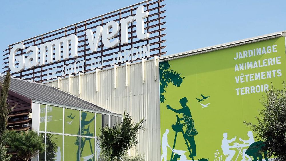 Le groupe Gamm Vert teste actuellement un système auprès de 85 magasins. Dit système de « click and collect », cet outil permettra aux consommateurs de passer leurs commandes sur internet puis de venir les récupérer en magasin. Parallèlement, des bornes équiperont les espaces de vente pour proposer un très large choix de produits et de végétaux complémentaires.