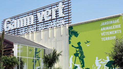 Le groupe Gamm Vert teste actuellement un système auprès de 85 magasins. Dit système de « click and collect », cet outil permettra aux consommateurs de passer leurs commandes sur internet puis de venir les récupérer en magasin. Parallèlement, des bornes équiperont les espaces de vente pour proposer un très large choix de produits et de végétaux complémentaires.