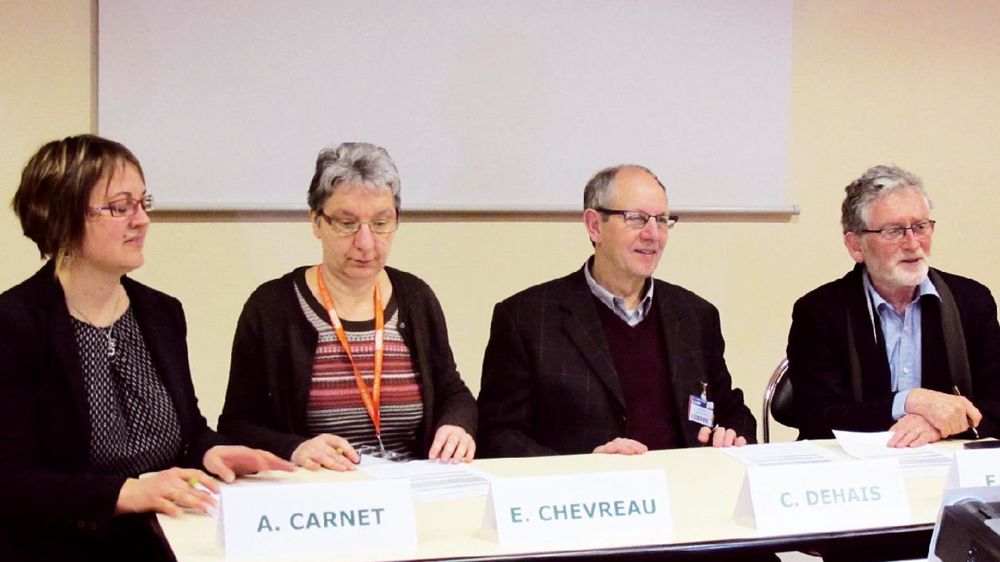 De gauche à droite : Armelle Carnet (Agrocampus Ouest), Élisabeth Chevreau (Inra Angers-Nantes), Claude Déhais (Astredhor), François Colson (Plante & Cité) ont renouvelé pour quatre ans la convention de partenariat qui lie leurs services de documentation au coeur du réseau Horti'doc. De gauche à droite : Armelle Carnet (Agrocampus Ouest), Élisabeth Chevreau (Inra Angers-Nantes), Claude Déhais (Astredhor), François Colson (Plante & Cité) ont renouvelé pour quatre ans la convention de partenariat qui lie leurs services de documentation au coeur du réseau Horti'doc.