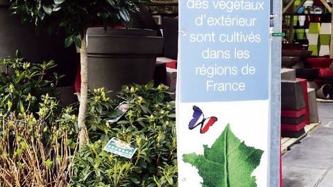 Le magasin Truffaut, à Fourqueux, dans les Yvelines, vient d'ouvrir ses portes. Il affiche clairement, dès l'entrée, le pourcentage des végétaux made in France, commercialisés au fil de ses allées. Il tient ainsi à informer le consommateur.