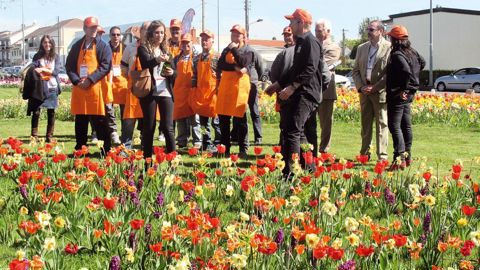 L'équipe de Verver Export s'est réunie autour d'Élodie Sol, adjointe au maire de Sainte-Geneviève-des-Bois, en charge des politiques environnementales et du développement durable, pour le baptême du nouveau mélange qui porte le nom de la ville.