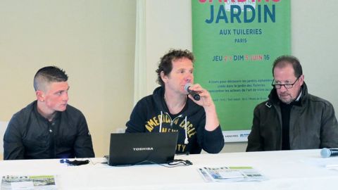 L'élagage sur des plantes tropicales sous serre est une spécialité du CFPPAH de Saint-Germain-en-Laye (78) ont expliqué (de gauche à droite) Marvin Soucours, ancien élève, Christian Ambiehl, professeur, et Bernard Noël, du Muséum national d'Histoire naturelle de Paris.