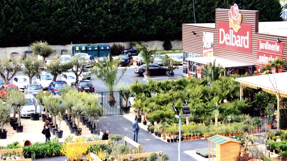 Les deux enseignes Delbard et Jardinerie du Terroir rejoignent le groupe coopératif InVivo Grand Public. Ici, la jardinerie Delbard, à Crest, dans la Drôme.PHOTO : NALOD'S Les deux enseignes Delbard et Jardinerie du Terroir rejoignent le groupe coopératif InVivo Grand Public. Ici, la jardinerie Delbard, à Crest, dans la Drôme.PHOTO : NALOD'S