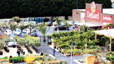 Les deux enseignes Delbard et Jardinerie du Terroir rejoignent le groupe coopératif InVivo Grand Public. Ici, la jardinerie Delbard, à Crest, dans la Drôme.PHOTO : NALOD'S