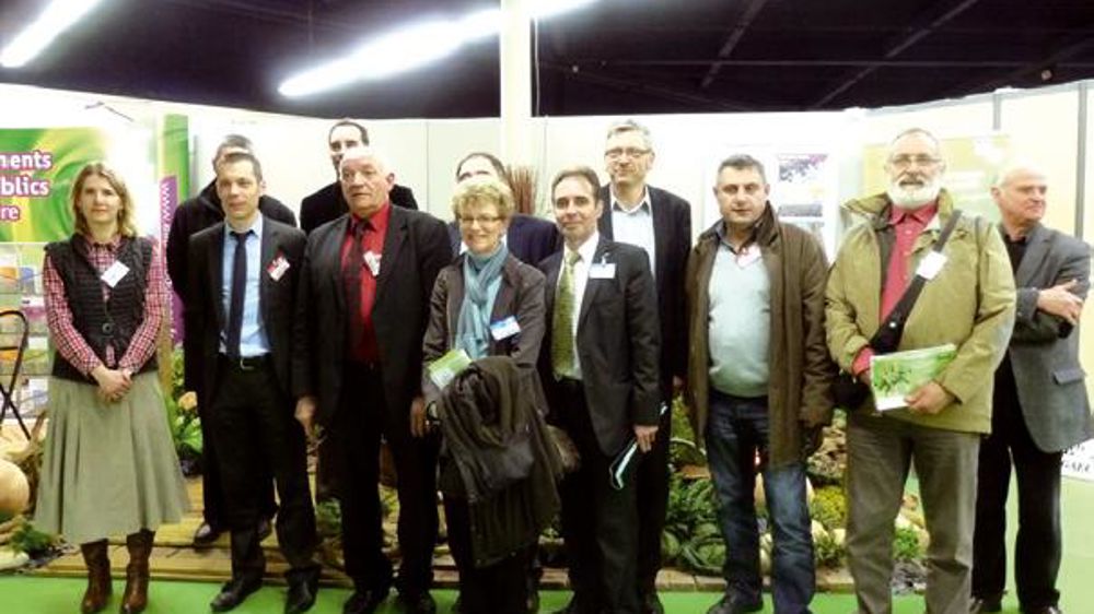 Les représentants de la Fredon Pays de la Loire et du réseau des CFA-CFPPA des Pays de la Loire étaient réunis au Salon du végétal pour officialiser leur partenariat.