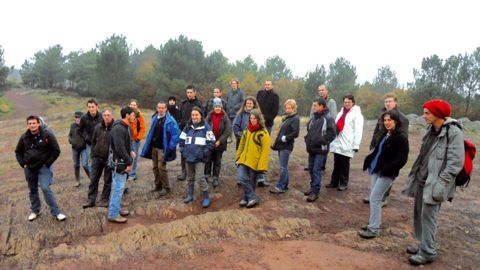 Visite en forêt de Brocéliande animée par le CPIE de Concoret (56) dans le cadre du module « Communication et projet professionnel » commun aux formations d'éco-jardinier et d'éco-concepteur.PHOTO : MFR SAINT-GRÉGOIRE