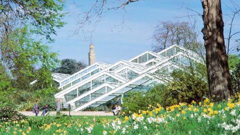 Le site Kew Royal Botanic Gardens est inscrit sur la liste du patrimoine mondial de l'humanité. Avec plus de 250 ans d'histoire, il abrite des collections botaniques, des serres, des laboratoires (biotechnologie de conservation, sciences des plantes), une banque d'ADN, un herbier...PHOTO : RBG KEW