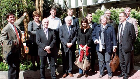 Au premier rang de gauche à droite : G. Sala (Italie), N. Thorne (président de l'Efl a), D. Douard (président de Val'hor), A. Delilez (Fédération française du paysage), E. Burkhardt (Elca), J.-M. Vasse (Val'hor). Au second rang de gauche à droite : J. Kerjouan (Pays-Bas), Z.-S. Tamassy (Hongrie), H. Kurth (Elca), M. Audouy ( Val'hor), P. Menke (Allemagne), J. Habets (Pays-Bas).PHOTO : VAL'HOR