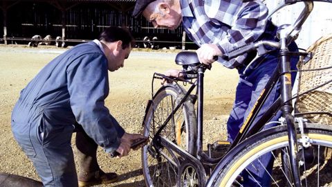 Le financement des revalorisations pèse entièrement sur les actifs agricoles.PHOTO : C. WATIER