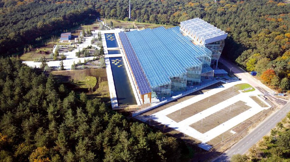 La serre high-tech Villa Flora accueille l'exposition florale d'intérieur ainsi que le pavillon mondial.PHOTO : FLORIADE