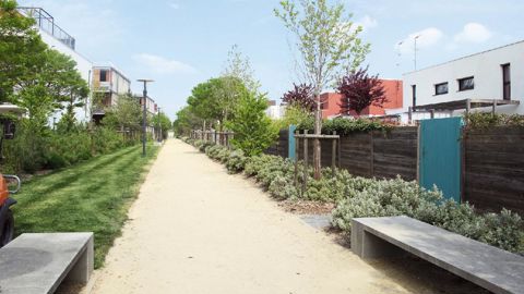 Val'hor participe notamment au financement d'un guide de conception écologique des espaces verts. Nombreux sont les exemples où des conceptions non adaptées limitent, voire empêchent, une gestion plus écologique de l'espace.