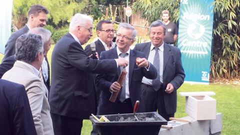 Le 2 juin, François Bonneau, président de la région Centre (au centre), a posé la première pierre de trois nouveaux bâtiments, à l'école d'horticulture d'Orléans.