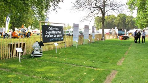 Le jardin de l'Espace Conseils de Salonvert présentait une zone dédiée aux espèces de gazon, mais aussi une partie réservée à la gestion des cimetières et une autre consacrée au jardin connecté.
