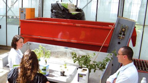 À l'heure des épreuves pour Audrey Jullien (à gauche), ici en présence du jury : Aurélie Morton, formatrice, et Cédric Pommier, directeur d'Agri Sud Est.PHOTO : LA SAULSAIE