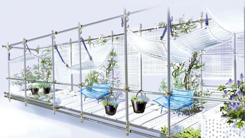 Cette terrasse métallique en forme d'achafaudage, conçue par Christophe Ponceau, paysagiste, est à découvrir à Jardins Jardin. Elle supporte ombrières, jardinières, bacs, assises...