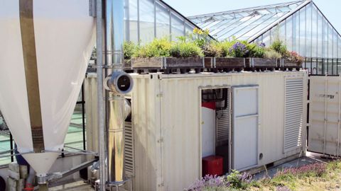 Le système à agropellets (110 kW, silo à granulés de 12 t) installé ce printemps sur la station expérimentale de Brindas va être expérimenté durant la saison 2014-2015.