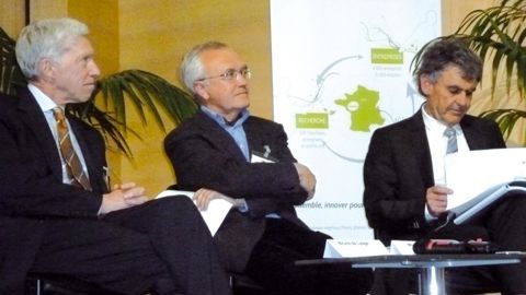 Michel Velé (au centre), Bruno de Laage (à gauche) et Jacques-Antoine Cesbron (à droite) se sont succédé à la tête de Végépolys depuis 2008.PHOTO : VÉGÉPOLYS