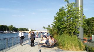 Ces jardins flottants, situés sur les quais de la Seine, à Paris, illustrent un des nouveaux usages du végétal. Une question qui sera au coeur des réflexions de Plant Event. Ces jardins flottants, situés sur les quais de la Seine, à Paris, illustrent un des nouveaux usages du végétal. Une question qui sera au coeur des réflexions de Plant Event.