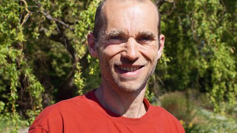 Arrivé au service des espaces verts de Besançon en 1995 comme objecteur de conscience, Johnny Magnenet a travaillé en lien avec l'Atelier permanent d'initiation à l'environnement urbain (APIEU) pour lancer « La petite école dans la forêt » avant de mettre en place de nouveaux projets au sein de la ville...PHOTO : CÉCILE CLAVEIROLE