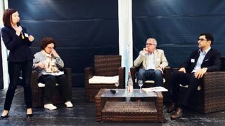 De gauche à droite : Mélanie Czepik (ORSE), Yaël Haddad (journaliste), Olivier Bedouelle (entreprise Vertdéco) et Sylvain Salles (cabinet Yramis), lors du séminaire Qualipaysage sur la RSE.PHOTO : QUALIPAYSAGE De gauche à droite : Mélanie Czepik (ORSE), Yaël Haddad (journaliste), Olivier Bedouelle (entreprise Vertdéco) et Sylvain Salles (cabinet Yramis), lors du séminaire Qualipaysage sur la RSE.PHOTO : QUALIPAYSAGE