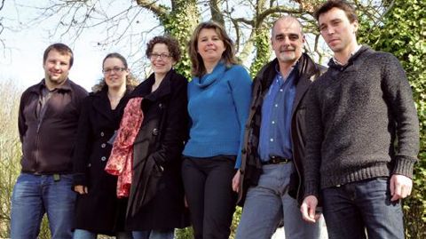 De gauche à droite , les représentants de cinq des six entreprises partenaires : Bruno Jaloux (Agrocampus Ouest), Anne Roberti-Maury (Fredon Paca), Caroline Gutleben (Plante & Cité), Mireille Piron (Koppert France), Alain Clément (Laboratoire Lisa), Thibault Verfaille (Agrocampus Ouest). Absent : Christian Hecker (Iftech).