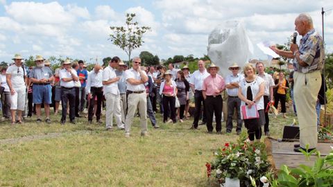 Avec émotion, Pierre Barandou (ingénieur et horticulteur à la retraite, établissements Géraniums d'Aquitaine) a rappelé à l'assistance les débuts et les étapes du développement de la station d'expérimentation régionale.