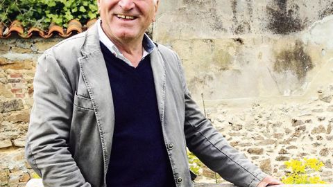 Arrivé au centre hospitalier Georges-Mazurelle il y a 39 ans, Dominique Marboeuf, responsable des espaces verts, a transformé le parc de cet établissement psychiatrique pour récréer des paysages thérapeutiques, propices au bien-être des résidents.PHOTO : ISABELLE BOUCQ