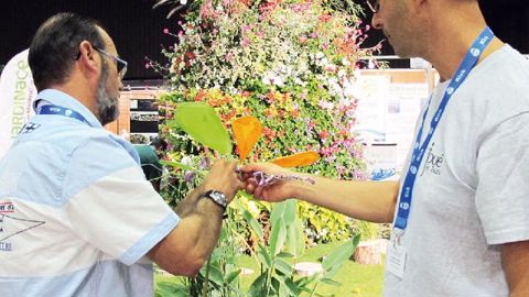 Depuis vingt ans, chacune des villes du Centre qui reçoit les Assises régionales met un point d'honneur à soigner toutes les mises en scène, comme ici, à Joué-lès-Tours (37) en 1997.