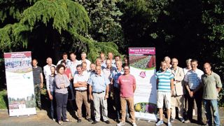 L'association des pépiniéristes et rosiéristes du bassin douessin compte aujourd'hui 26 adhérents. Pour ces producteurs, la plate-forme régionale d'innovation (PRI) pour la rose et la pépinière du bassin douessin doit permettre de maintenir et de renforcer le savoir-faire local grâce à la communication, à l'innovation et à la mutualisation.PHOTO : ALAIN SAUNIER/COURRIER DE L'OUEST