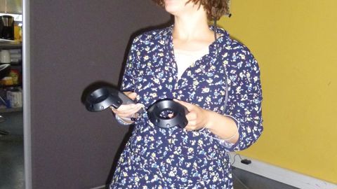 Test d'utilisation d'un casque de réalité virtuelle en prévision de démonstrations sur le stand MSA 49 au Sival, du 17 au 19 janvier 2017 à Angers (49).PHOTO MSA 49