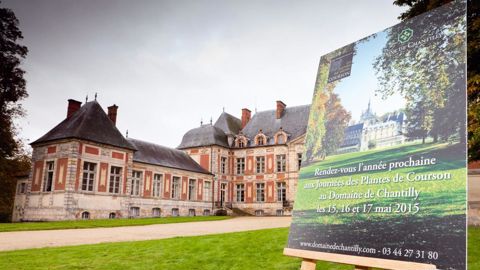 Lors de la dernière édition des Journées des Plantes à Courson-Monteloup (91), l'affiche du prochain rendez-vous, au Domaine de Chantilly, a été présentée.PHOTO : PHILIPPE GROLIER