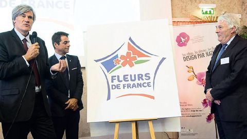 Si le nom Fleurs de France ne fait pas l'unanimité, de par sa connotation très liée aux fleurs coupées, le logo est attractif. De gauche à droite : Stéphane Le Foll, Benoît Ganem, Dominique Douard.PHOTO : PASCAL XICLUNA