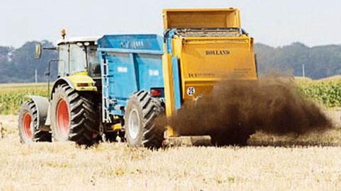 Selon l'étude de l'Inra, les apports répétés de composts et de fumiers n'ont pas d'impact sanitaire sur les sols et les cultures.PHOTO : INRA, C. MAITRE