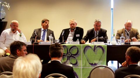 Les participants et intervenants ont débattu de la meilleure façon de protéger et encourager les « véritables » innovations végétales, sans freiner la recherche variétale.PHOTO : CIOPORA